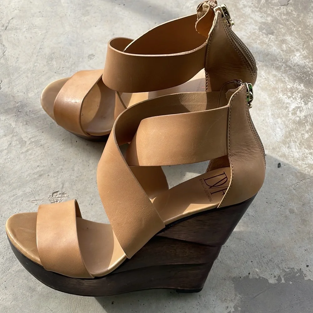 Diane von Furstenberg Opal Wedge size 6